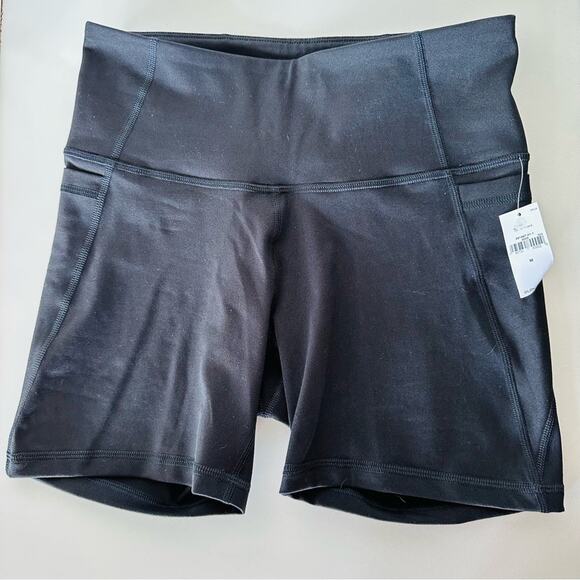 NEW OLD NAVY Black High Rise Waisted Biker Shorts 5" Inseam M Pockets Gym Lounge - Picture 4 of 9
